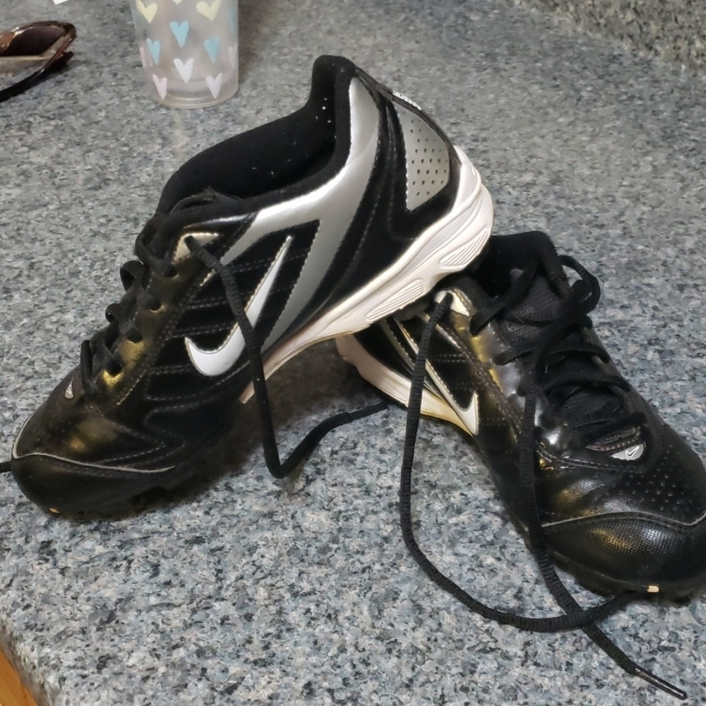 Baseball shoes